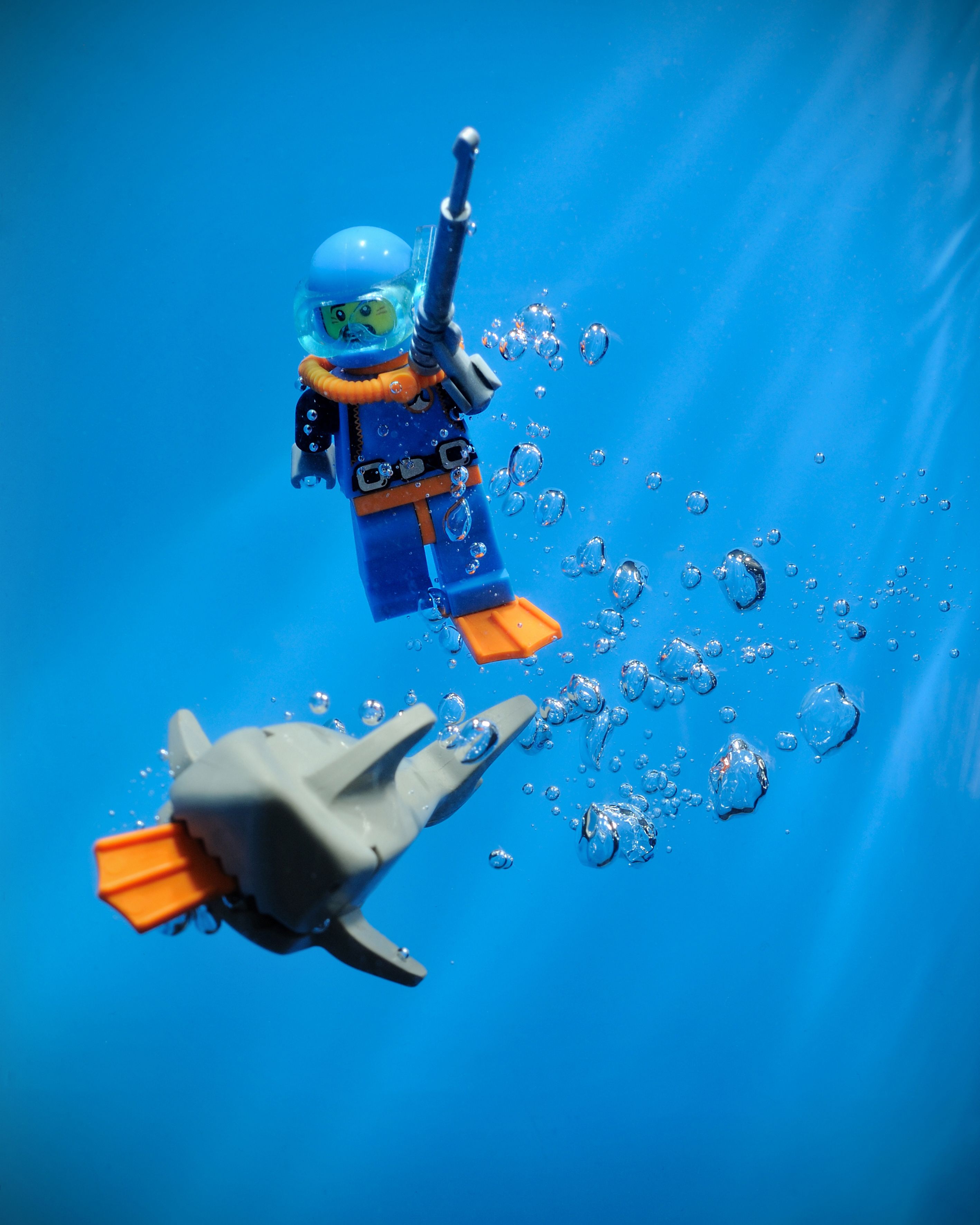 Photo de SAMSOFY a pour titre SHARK ATTACK seconde ed. style figuratif dim : SAMSOFYprix:60
