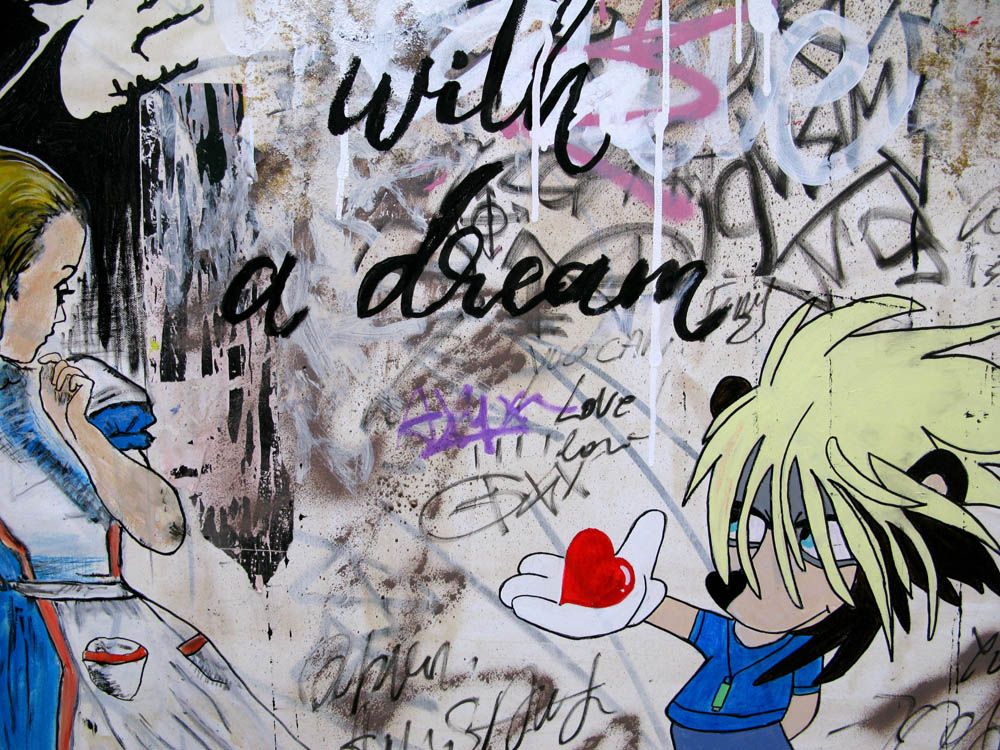 Tableau de PATRICIA GADISSEUR a pour titre Everything start with a dream style street pop art, graffiti dim : PATRICIA GADISSEURprix:1300