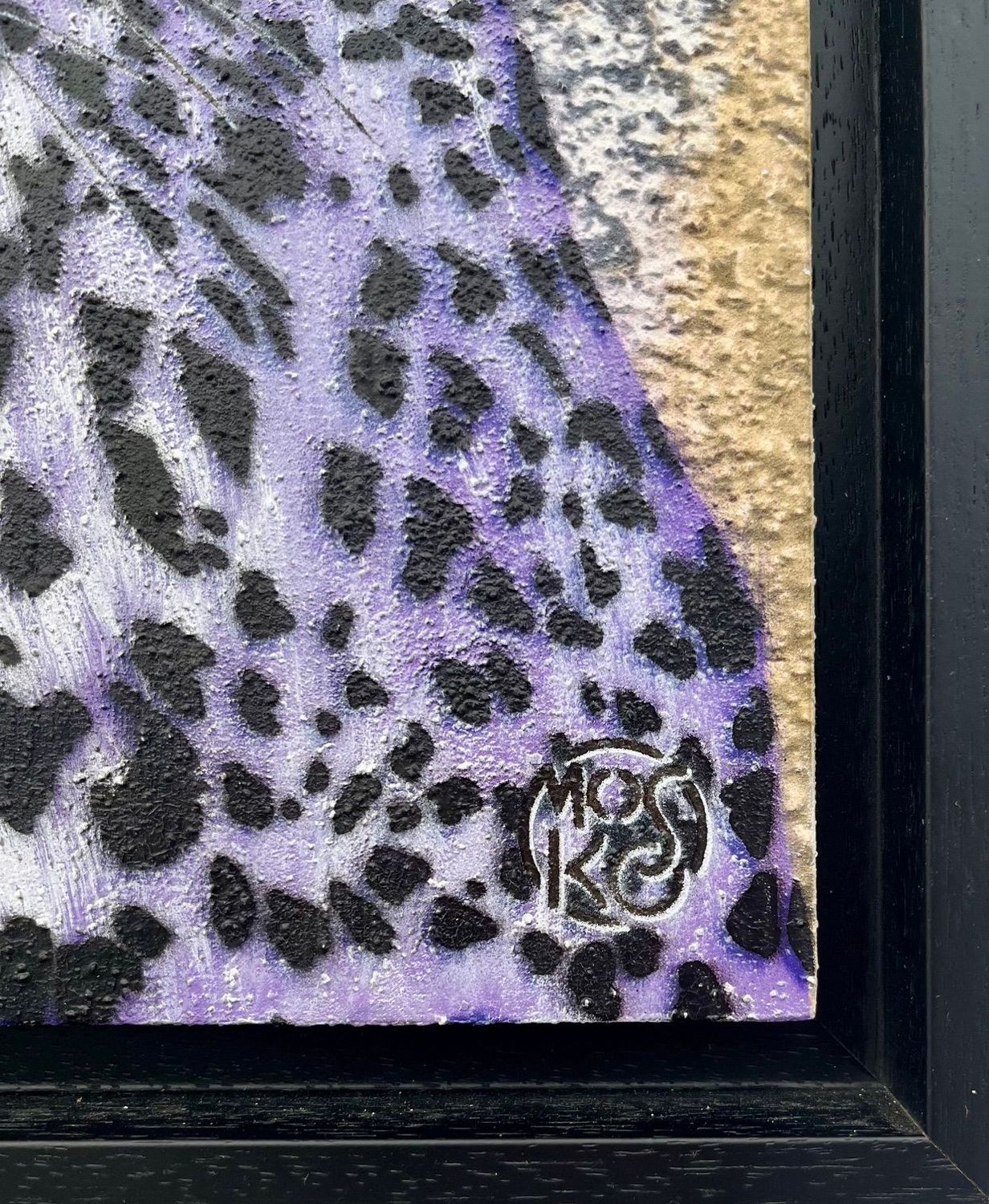 Tableau de MOSKO a pour titre Buste panthère violet style street art dim : MOSKOprix:1600