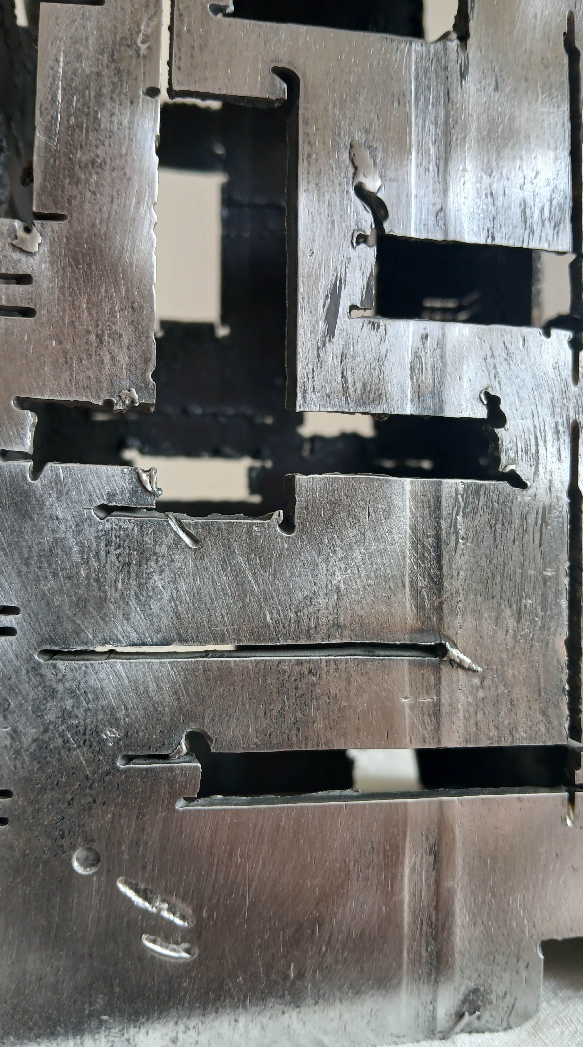 Sculpture de JEROME POUMES a pour titre Building 23 style graphique dim : JEROME POUMESprix:1500