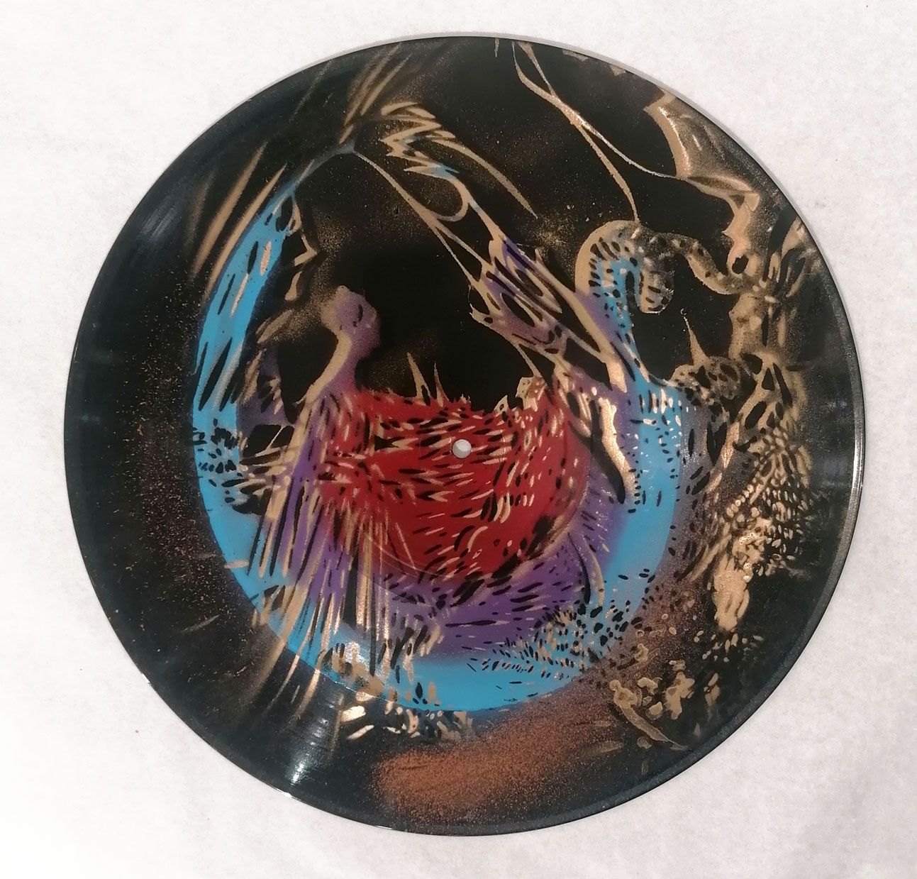 Sculpture de ARTISTE OUVRIER a pour titre LA PRINCESSE ET LE DRAGON style figuratif dim : ARTISTE OUVRIERprix:200