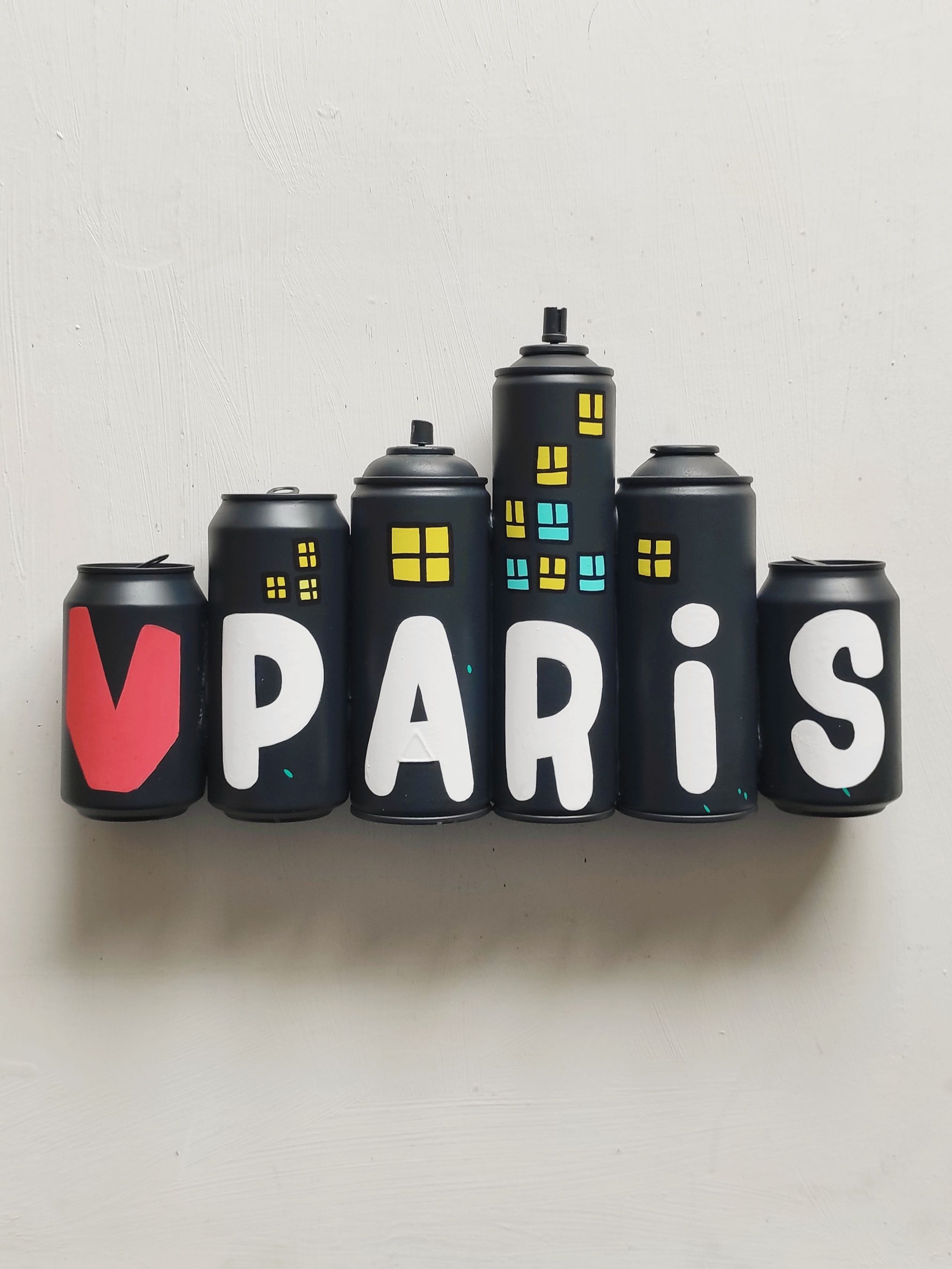 Sculpture de ME LATA a pour titre PARIS style graffiti, street art dim : ME LATAprix:300