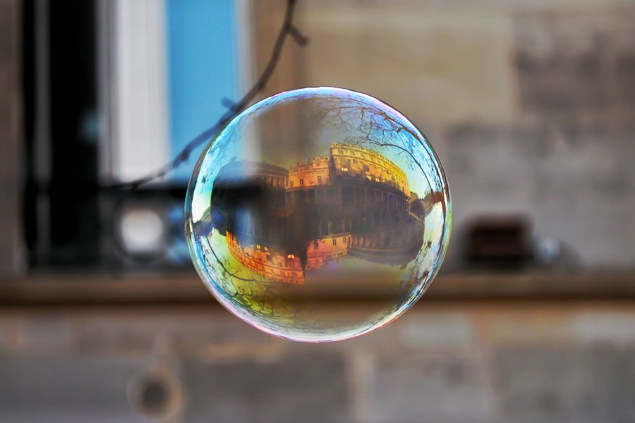 Photo de DOV ADJEDJ a pour titre DANS MA BULLE style figuratif dim : DOV ADJEDJprix:60