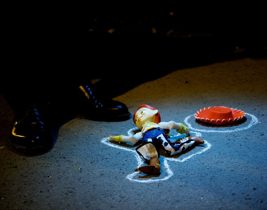 Photo de NATHALIE ROUX a pour titre SCENE DE CRIME style figuratif dim : NATHALIE ROUXprix:60