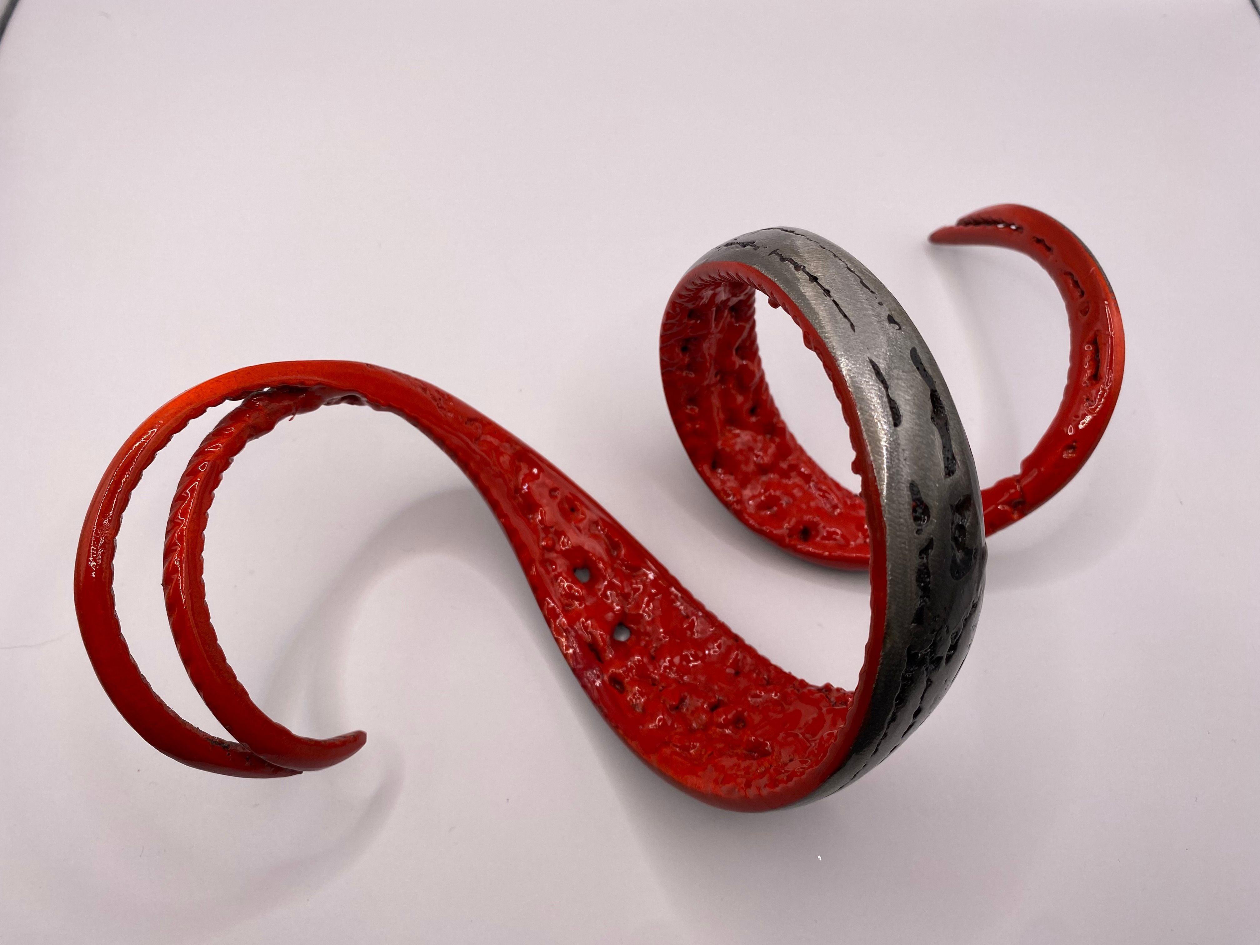 Sculpture de SERGE GUARNIERI a pour titre SPIRALE ROUGE style no dim : SERGE GUARNIERIprix:130