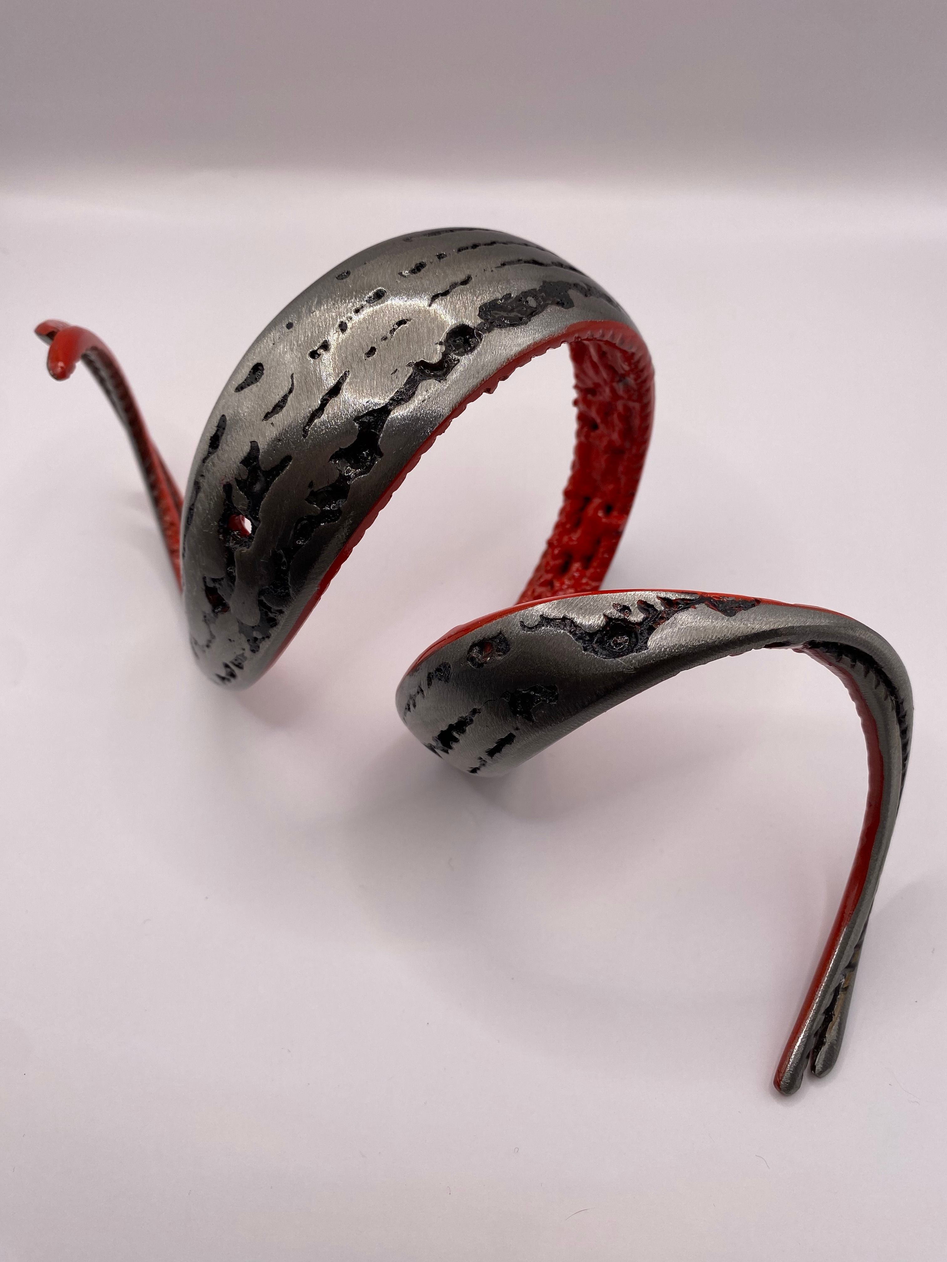Sculpture de SERGE GUARNIERI a pour titre SPIRALE ROUGE style no dim : SERGE GUARNIERIprix:130