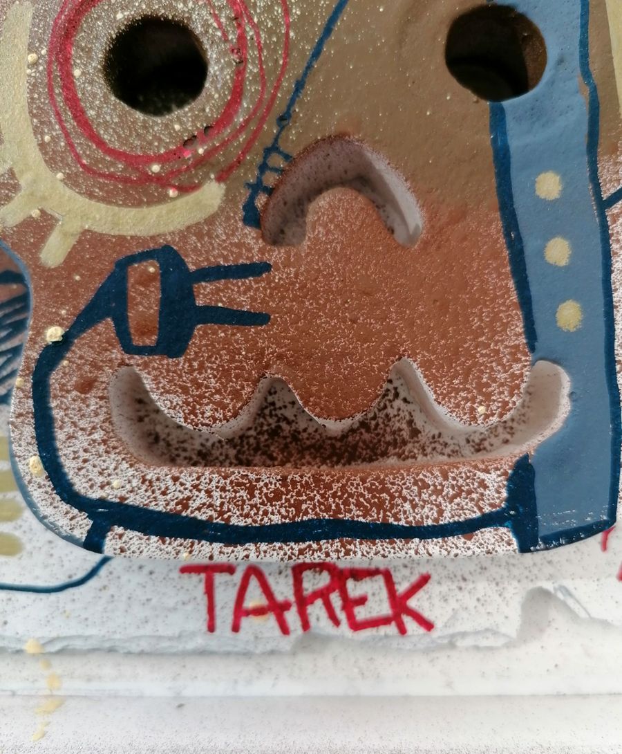 Sculpture de TAREK a pour titre SKULL style graphique dim : TAREKprix:350