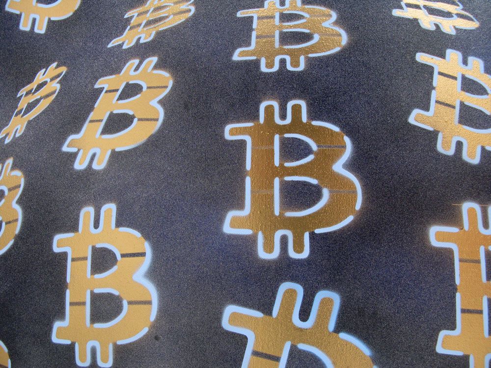 Tableau de YANN GUINCHAN a pour titre DARK BLUE BIT style street art, graphique dim : YANN GUINCHANprix:600