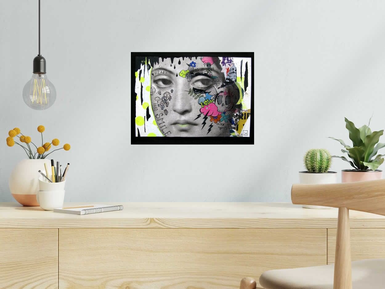 Dessin FAKE SMILE de LN LE PAPE dans un intérieur – 30 × 40 cm