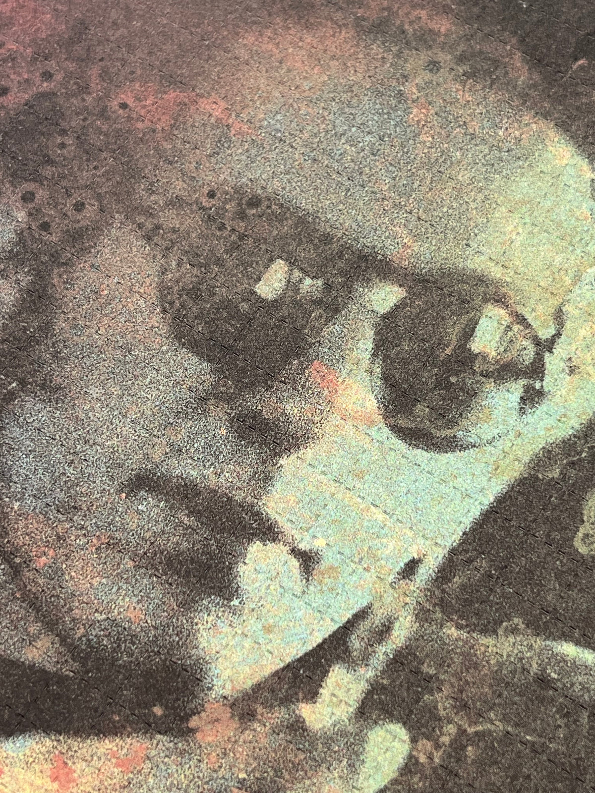 Digigraphie JOE STRUMMER blotter de CHUCK SPERRY dans un intérieur – 28 × 22 cm