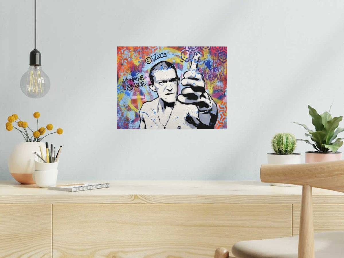 Estampe VINCE de SARA CHELOU dans un intérieur – 40 × 30 cm