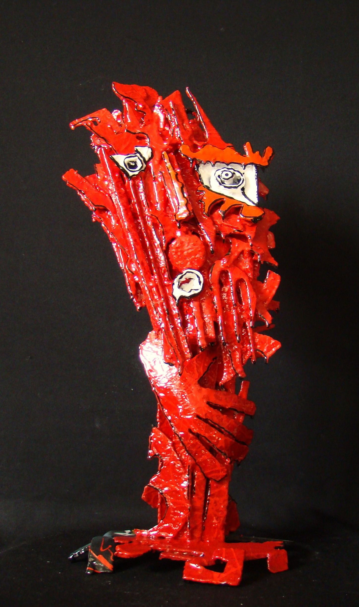 Sculpture de MICHADU a pour titre Le clown au nez rouge style figuratif, graphique dim : MICHADUprix:1600