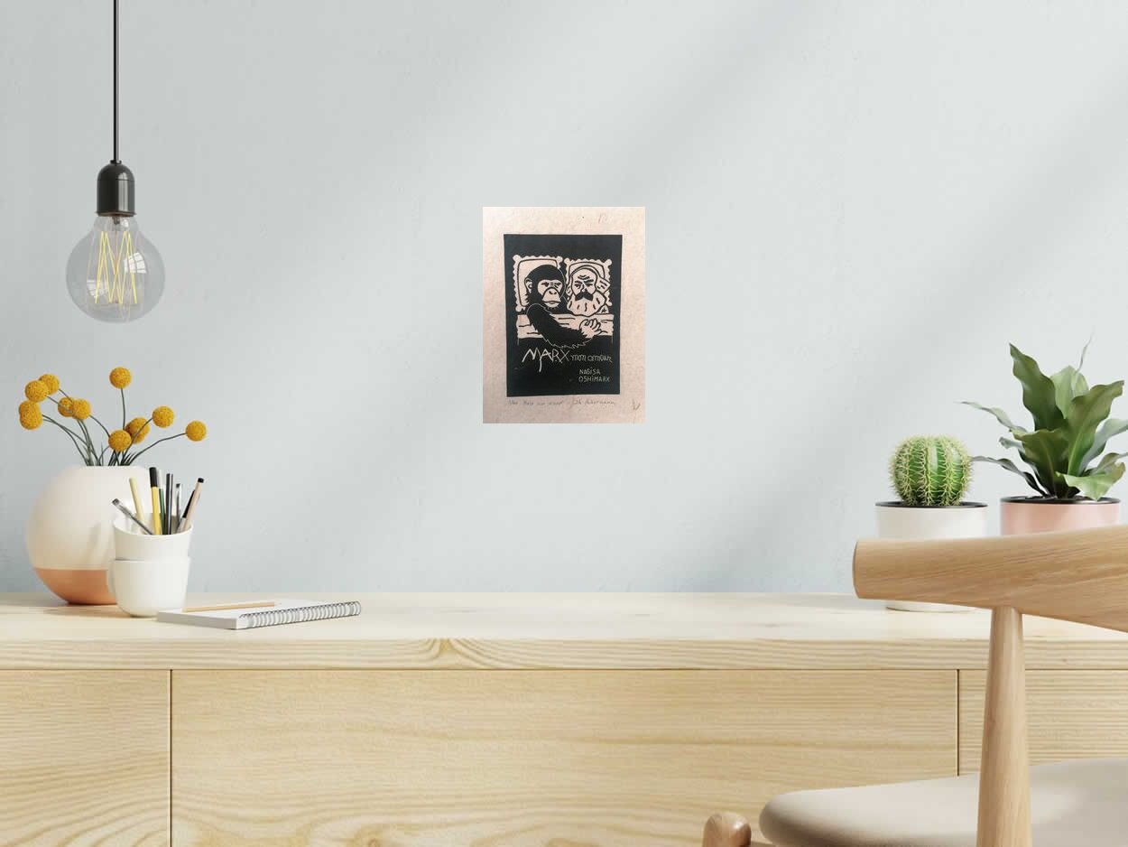 Linogravure MARX MON AMOUR de PHILIPPE ACHERMANN dans un intérieur – 18 × 24 cm