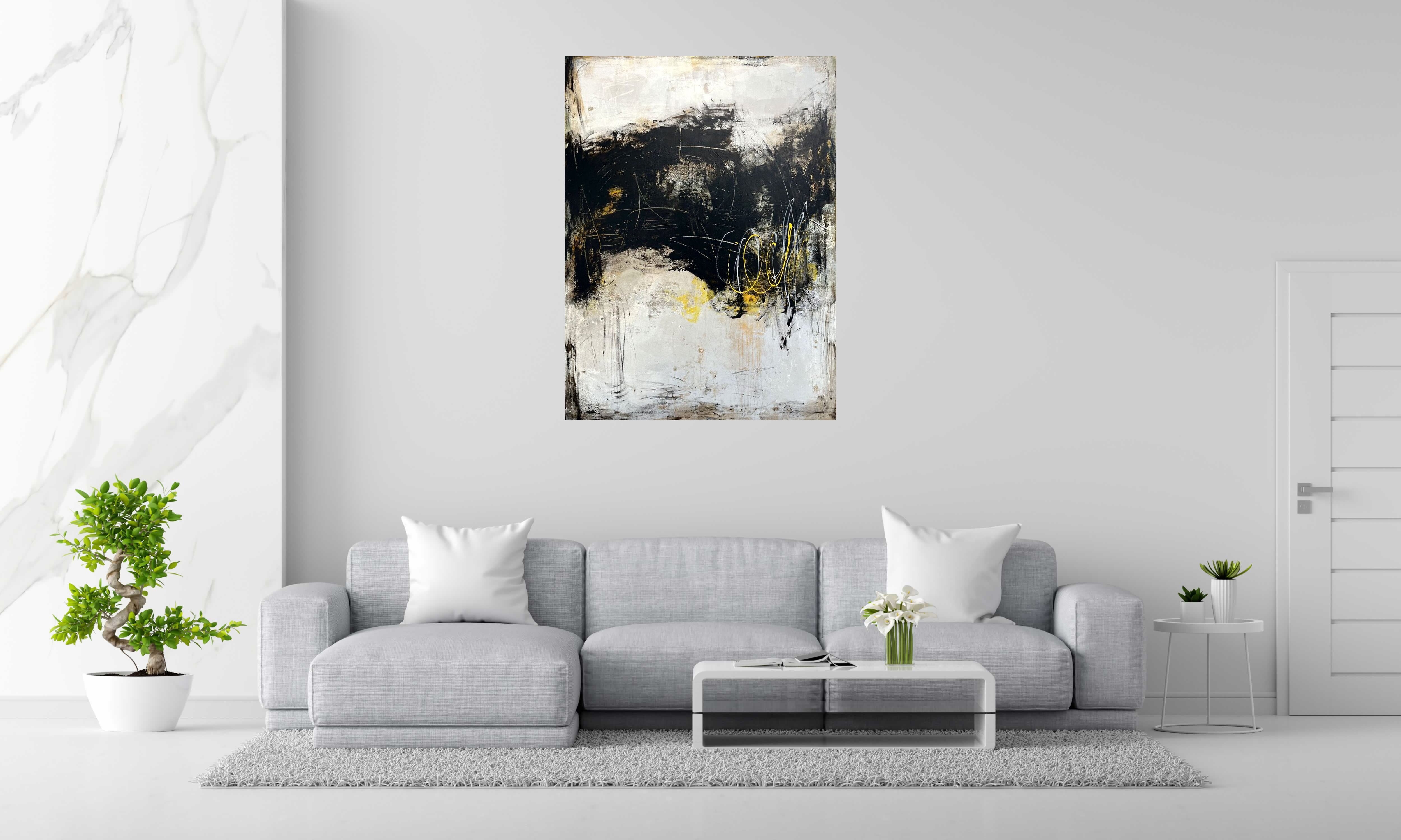Peinture Sans-titre Jaune de TANIA CARRARA dans un intérieur – 97 × 130 cm