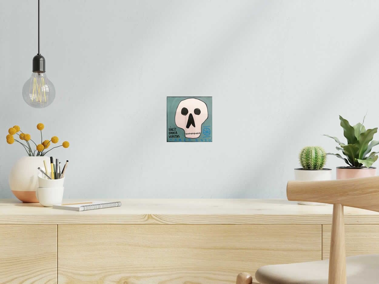 Peinture VINCIT OMNIA VERITAS de TAREK dans un intérieur – 15 × 15 cm