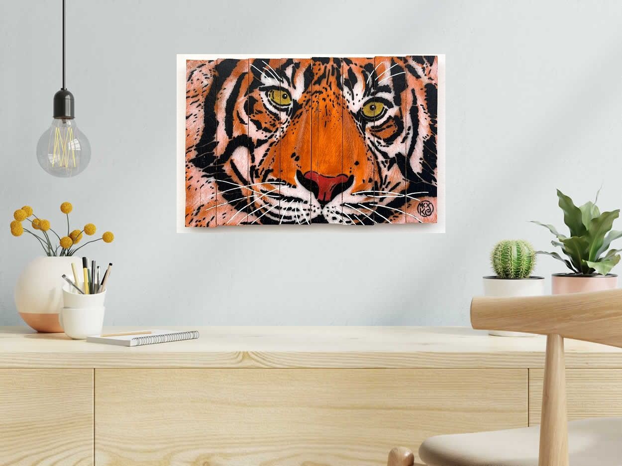 Peinture Focus tigre de MOSKO dans un intérieur – 54 × 36 cm
