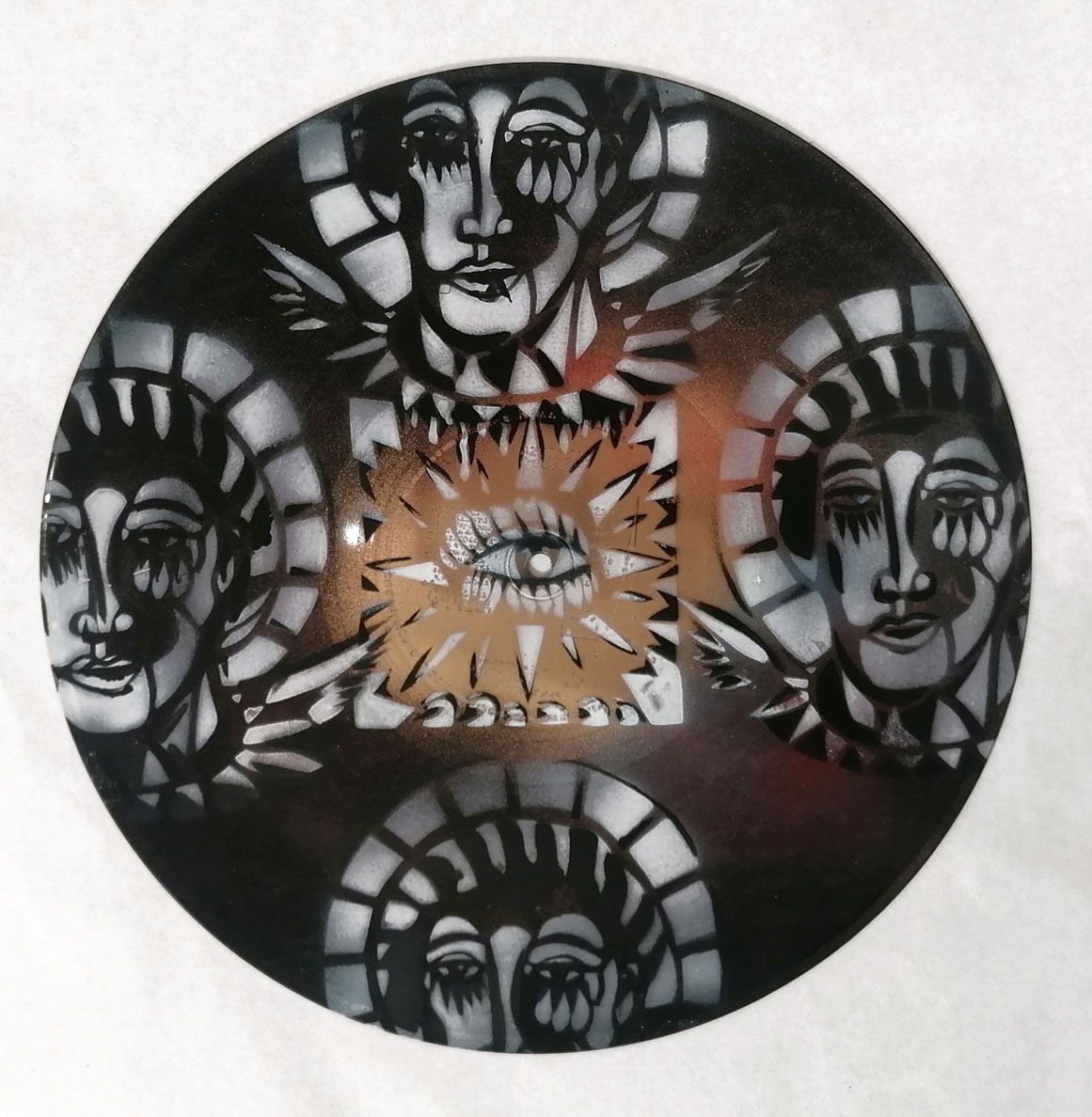 Sculpture figuratif petit format L'OEIL – ARTISTE OUVRIER – 25 × 25 cm