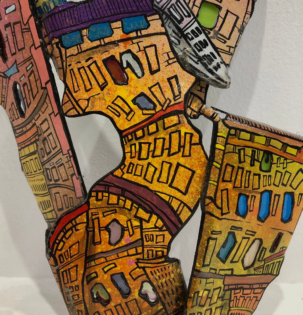 Sculpture de EMER a pour titre Ville style street pop art dim : EMERprix:140