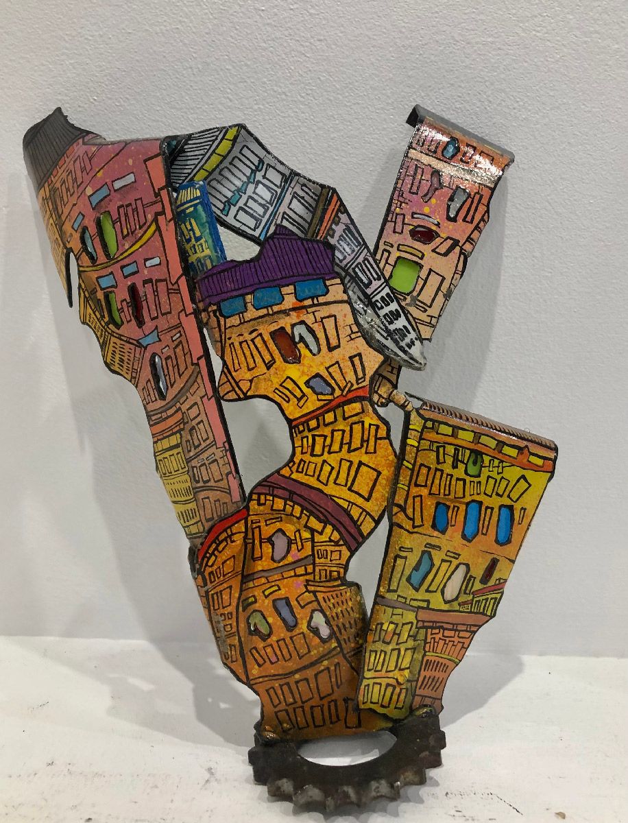 Sculpture de EMER a pour titre Ville style street pop art dim : EMERprix:140
