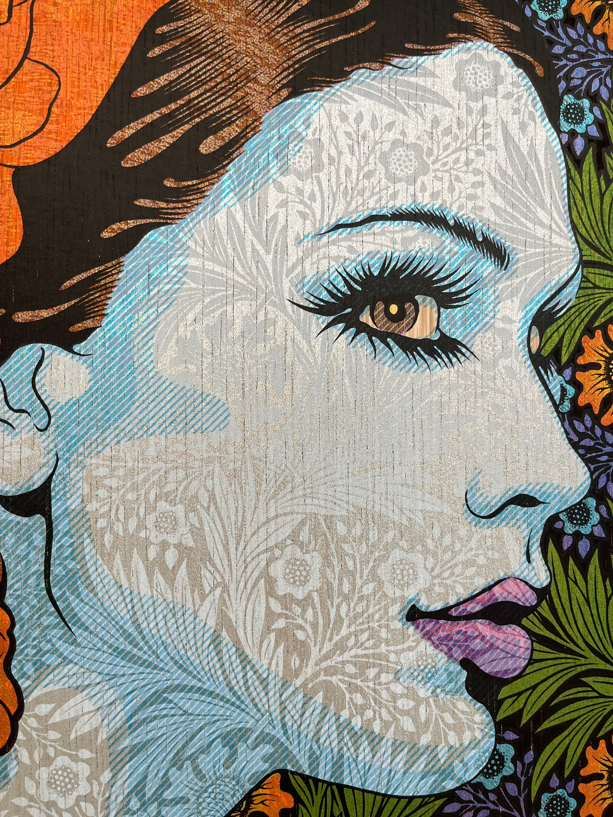Serigraphie MEDEA wood panel AP de CHUCK SPERRY dans un intérieur – 78 × 50 cm