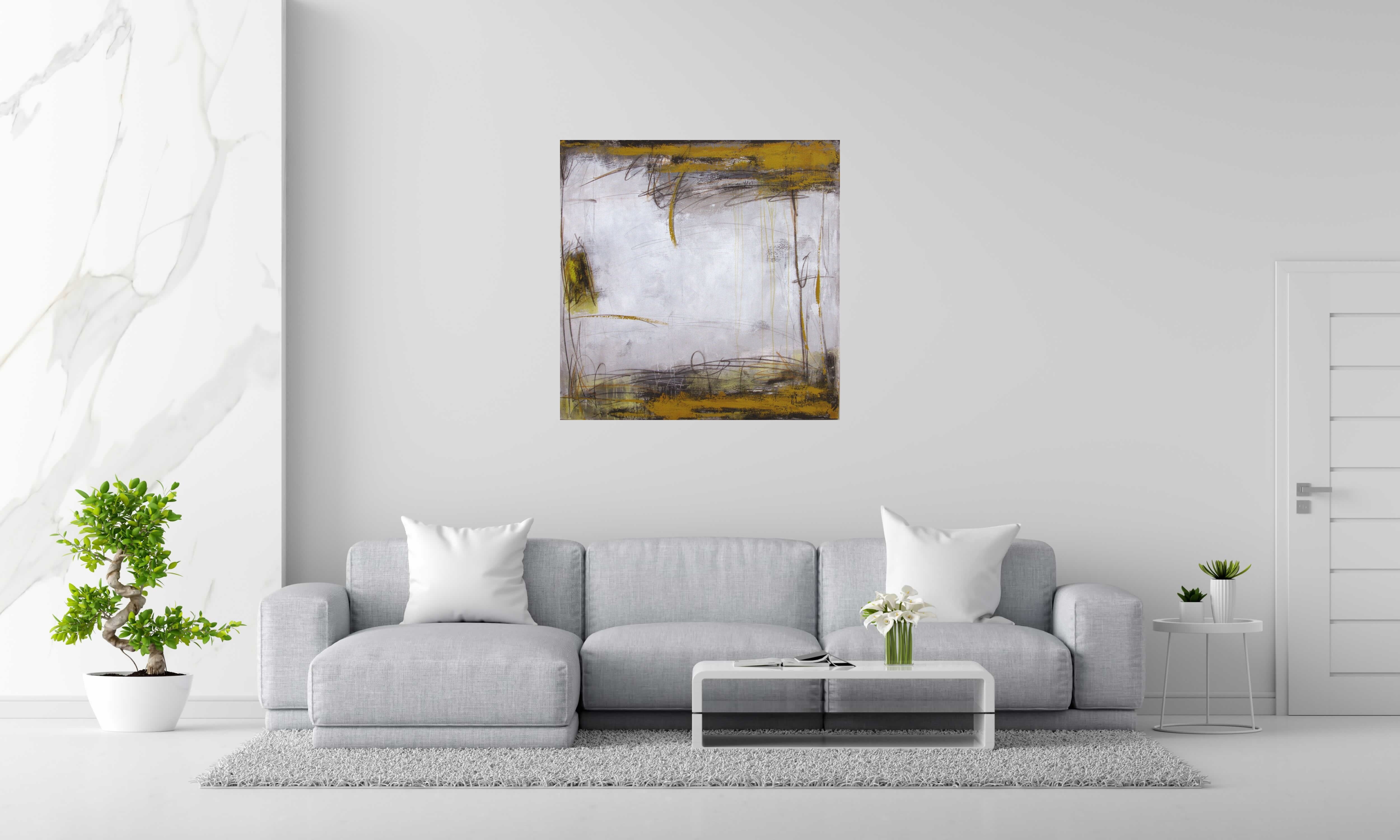 Tableau NUANCES OCRE JAUNE de TANIA CARRARA dans un intérieur – 100 × 100 cm