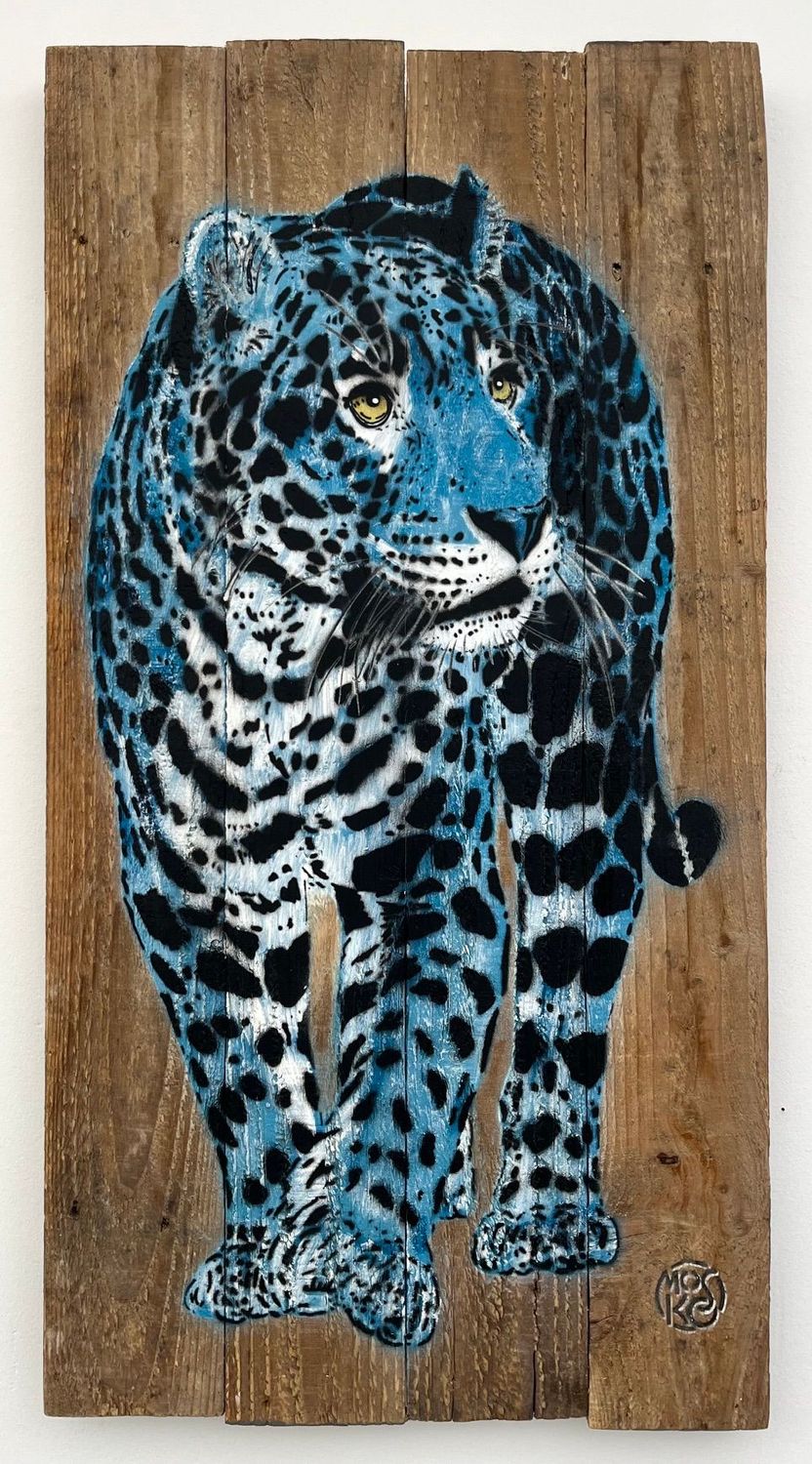 Tableau street art moyen format bleu et noir Jaguar bleu face – MOSKO – 37 × 71 cm