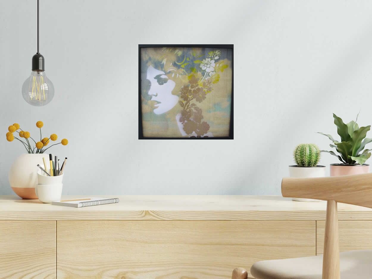 Tableau La tête dans les nuages de KARO TRASS dans un intérieur – 32 × 32 cm