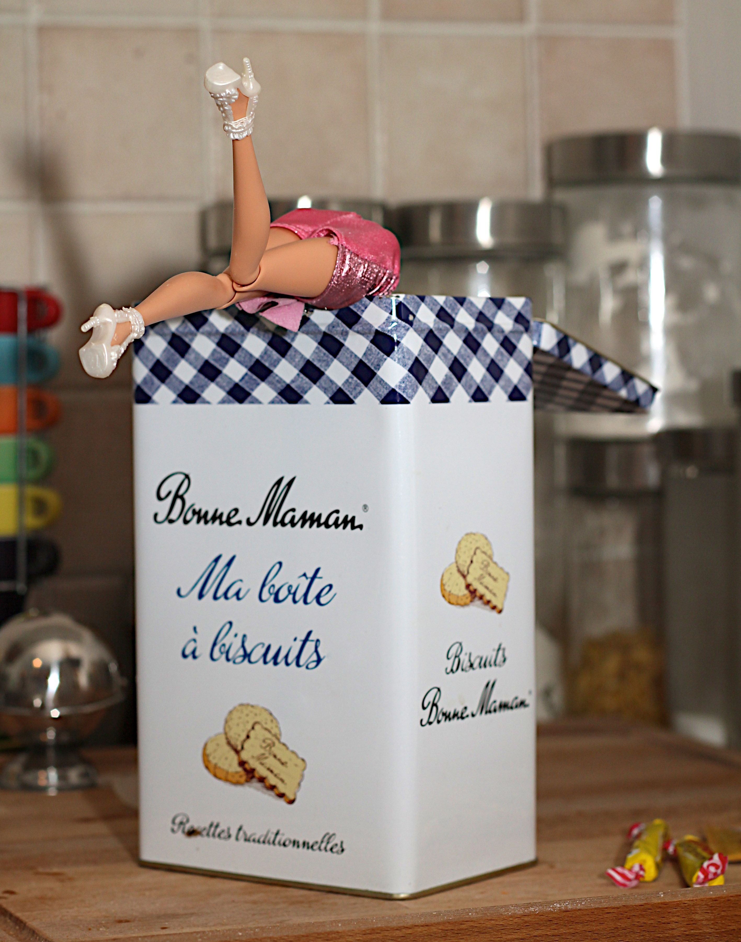 Photo de NATHALIE ROUX a pour titre  BISCUIT style figuratif dim : NATHALIE ROUXprix:60