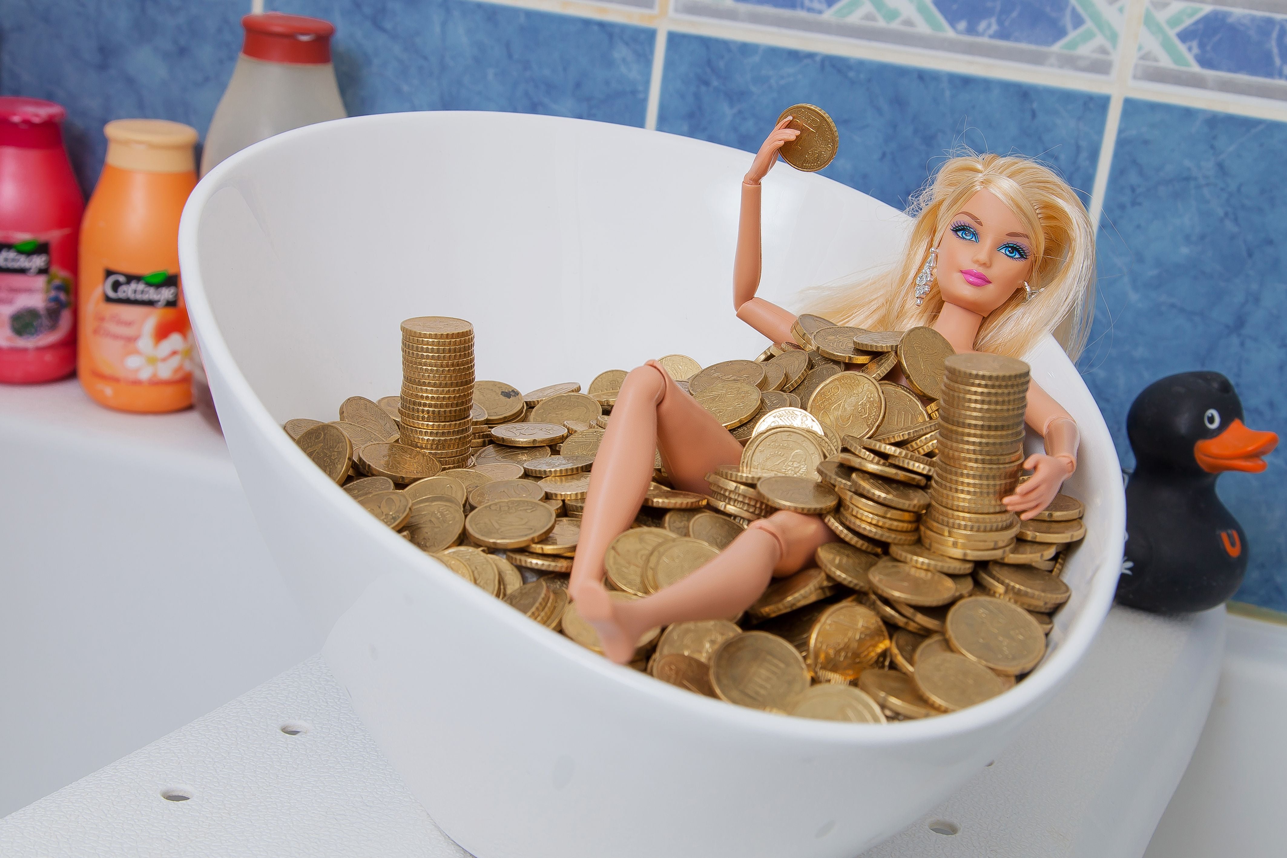Photo de NATHALIE ROUX a pour titre  L'AVARICE style figuratif dim : NATHALIE ROUXprix:60
