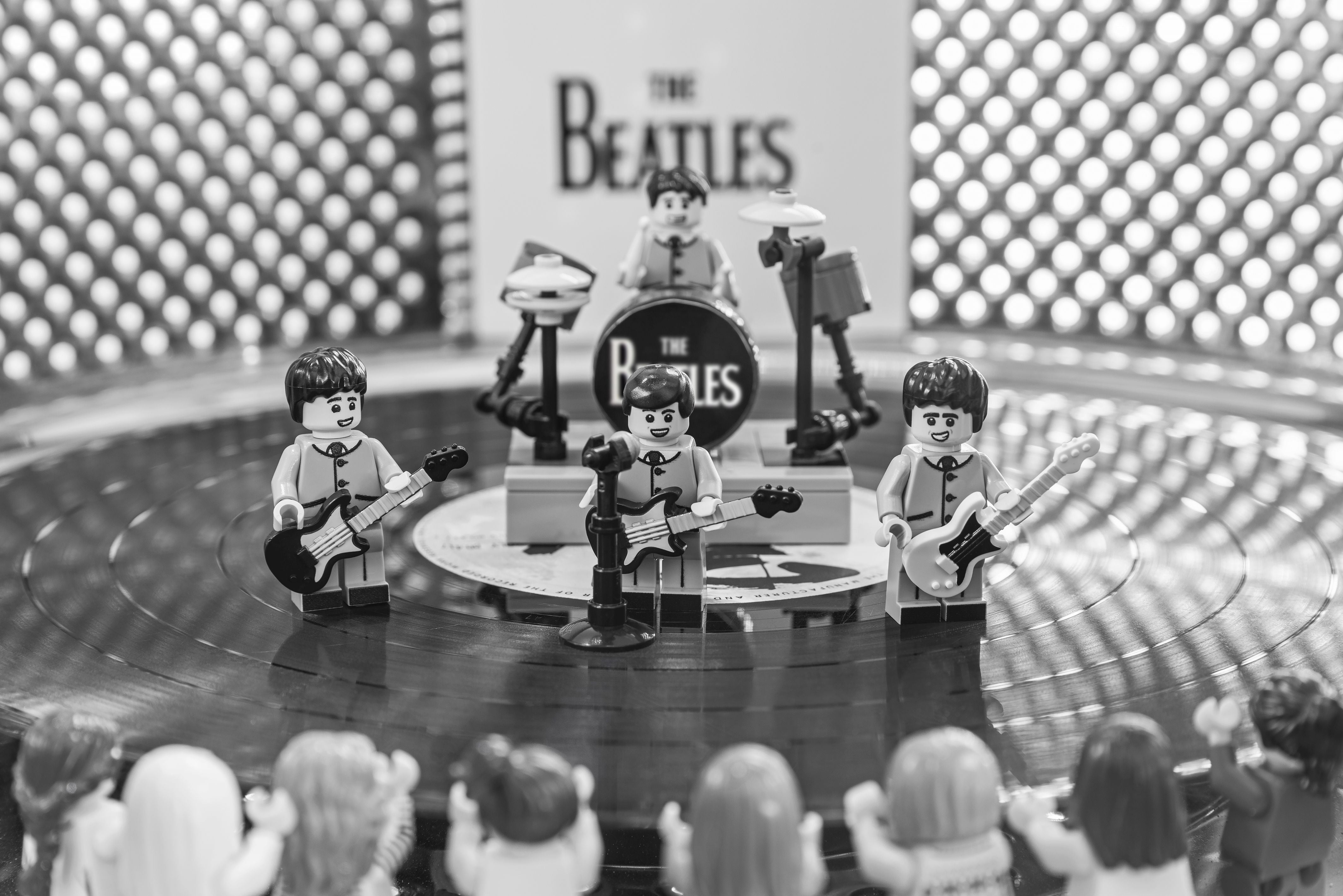 Photo de SAMSOFY a pour titre  BEATLES style graphique dim : SAMSOFYprix:60