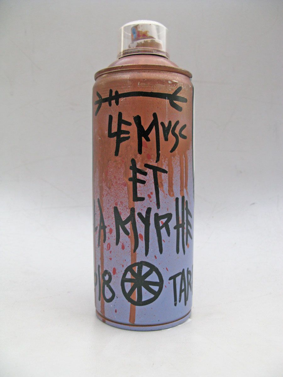 Sculpture de TAREK a pour titre  BOMBE LE MUSC ET LA MYRHE style graphique dim : TAREKprix:70