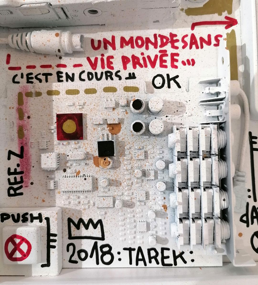 Sculpture de TAREK a pour titre  CCTV style graphique dim : TAREKprix:350