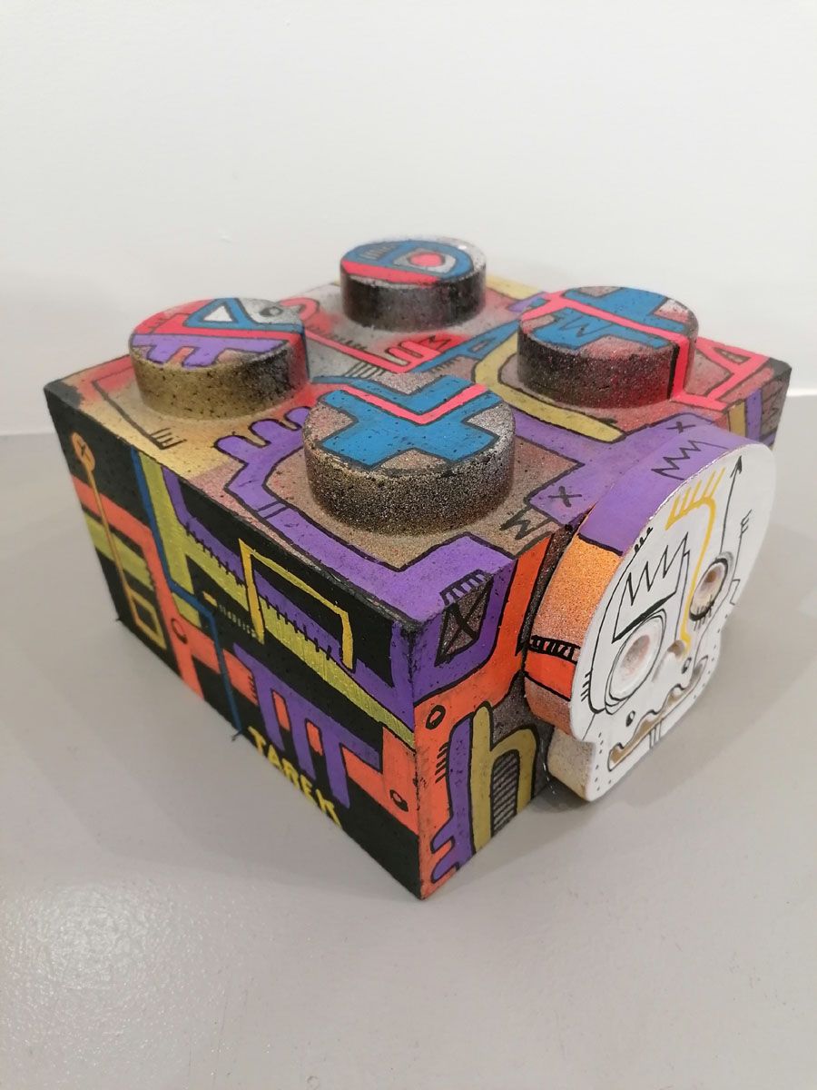 Sculpture de TAREK a pour titre  CUBE LEGO 2 style graphique dim : TAREKprix:90