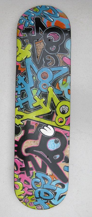Sculpture de GUTI a pour titre  SANS TITRE 1 style street pop art dim : GUTIprix: