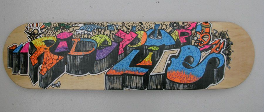 Sculpture de GUTI a pour titre  SANS TITRE 4 style street pop art dim : GUTIprix:375