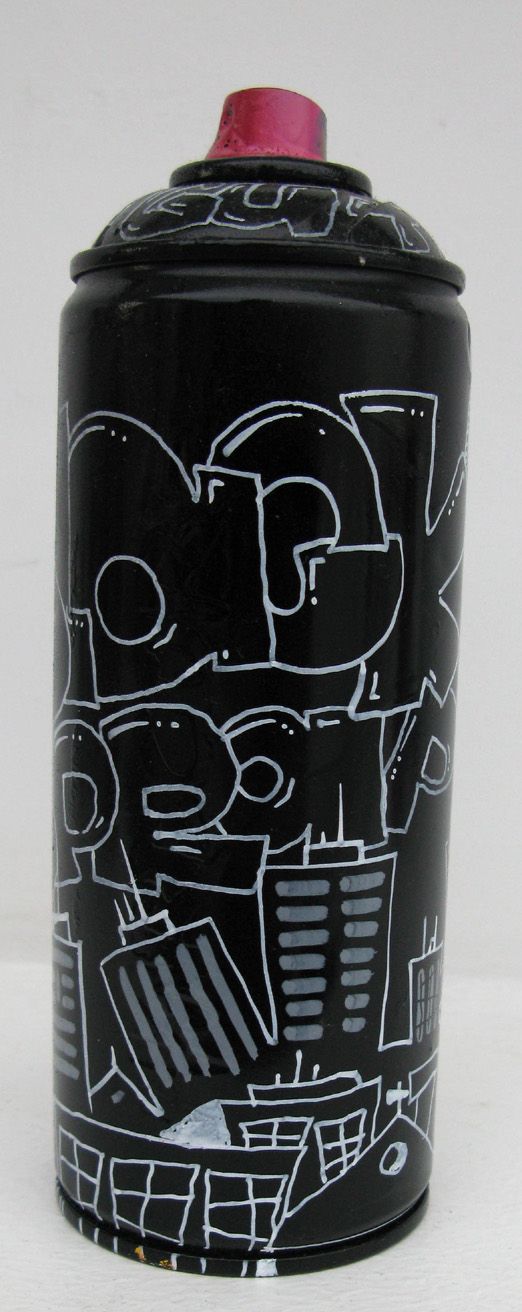 Sculpture de GUTI a pour titre  GUTI Spray noir style graffiti, street art dim : GUTIprix:60