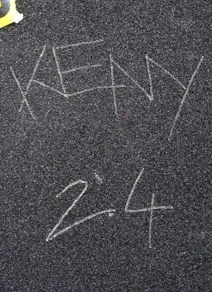 Sculpture de KENY a pour titre  Skate 2 style graffiti, street art dim : KENYprix:320