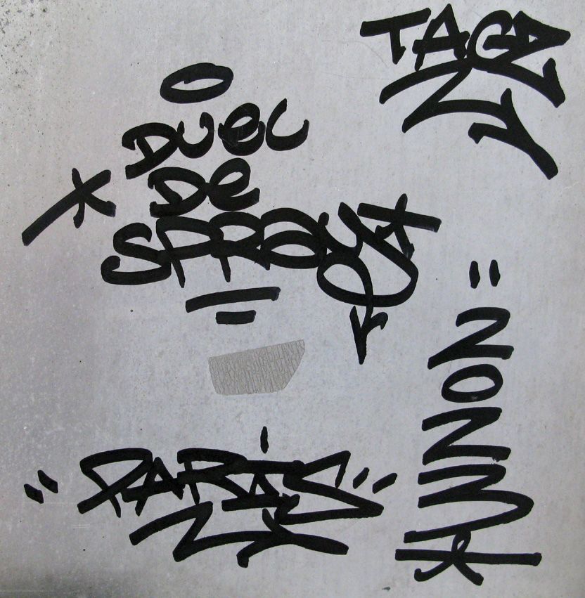 Tableau de KENY a pour titre  Duel de spray style graffiti, street art dim : KENYprix:400
