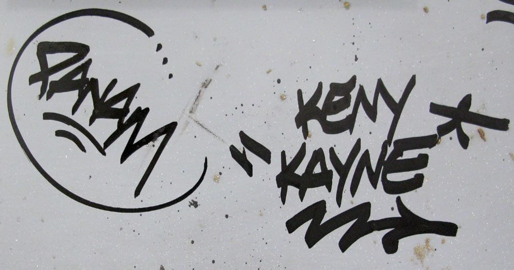 Tableau de KENY a pour titre  Panneau panam style graffiti, street art dim : KENYprix:400