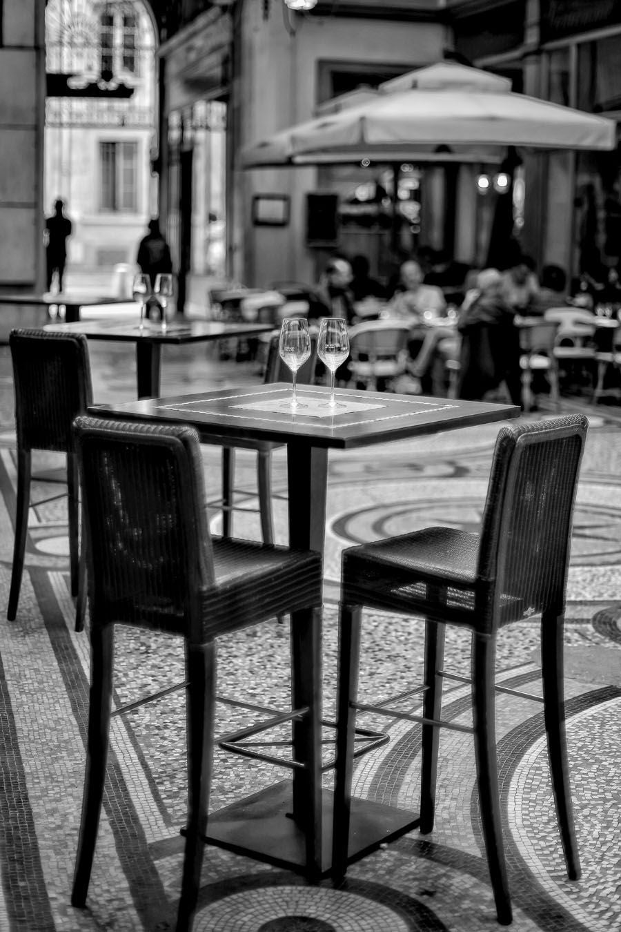 Photo de DOV ADJEDJ a pour titre  DEUX VERRES ET ... style figuratif dim : DOV ADJEDJprix:60