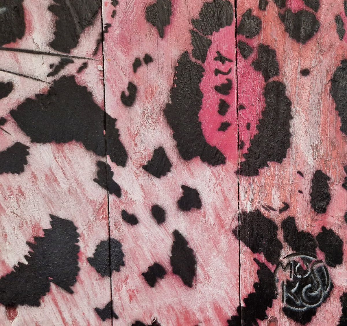 Tableau de MOSKO a pour titre  Buste jaguar rose style street art dim : MOSKOprix:1600