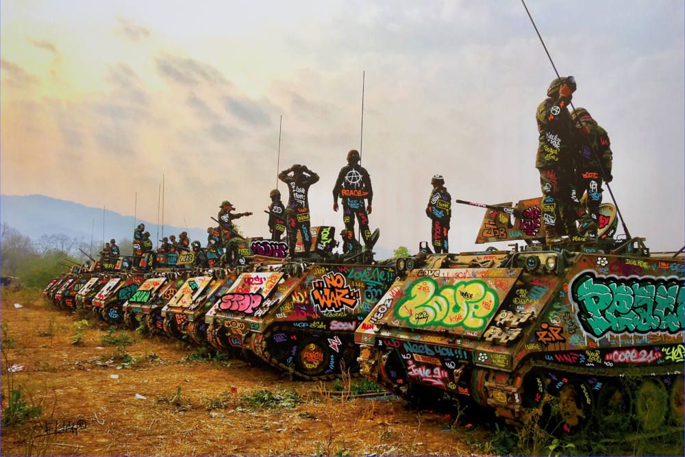Editions d'art de BLACH a pour titre  Tank de la Paix style street art dim : BLACHprix:100