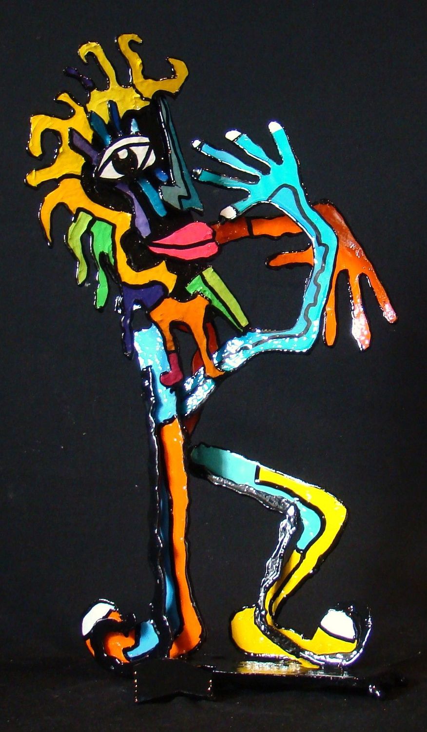 Sculpture de MICHADU a pour titre  Ceci n'est pas un Bras d'honneur style graphique dim : MICHADUprix:700
