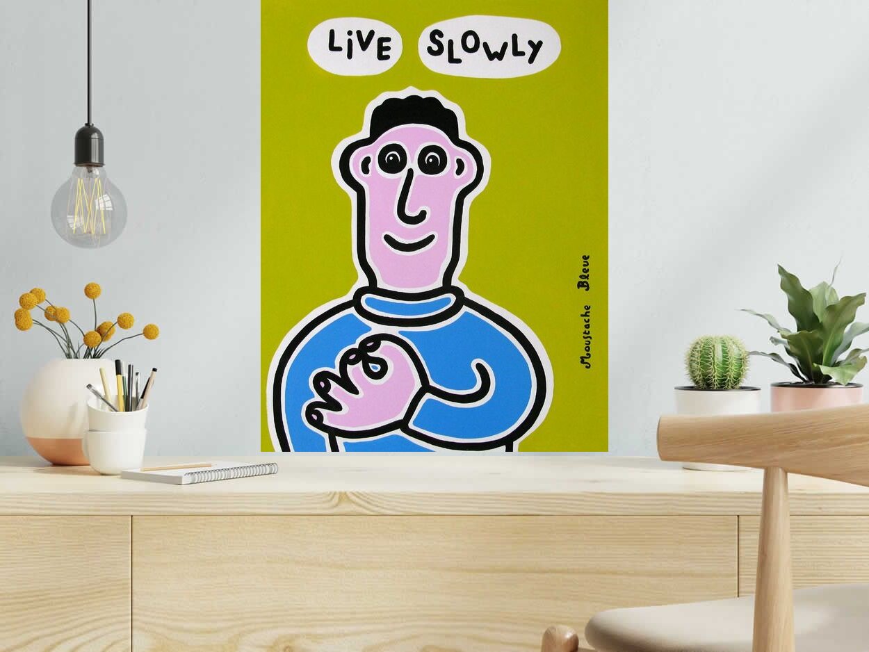 Dessin Live slowly de MOUSTACHE BLEUE dans un intérieur – 50 × 65 cm