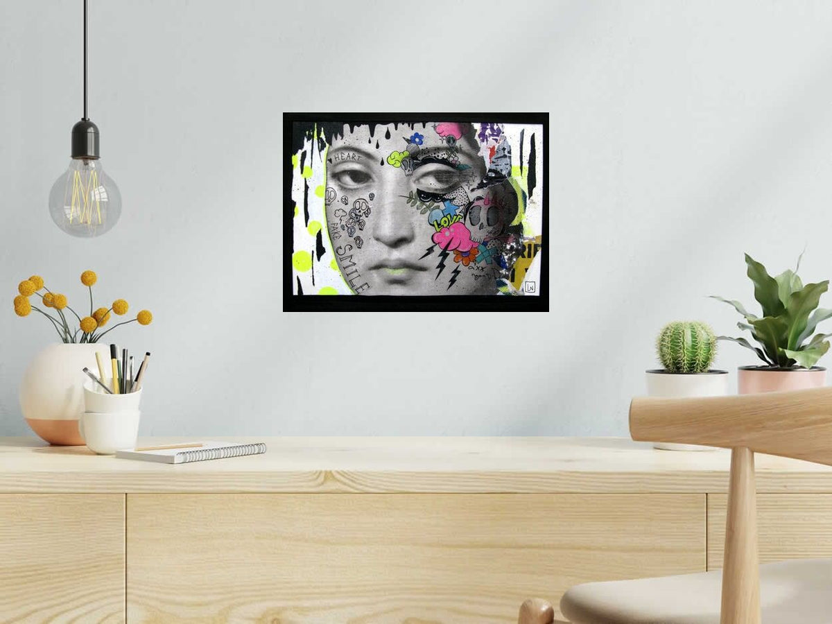 Dessin FAKE SMILE de LN LE PAPE dans un intérieur – 30 × 40 cm