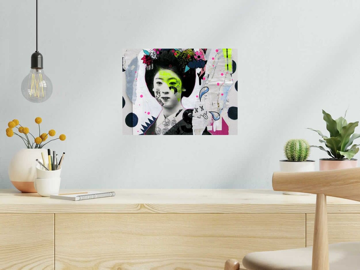 Dessin SERIE GEISHA POP 3 de LN LE PAPE dans un intérieur – 30 × 40 cm