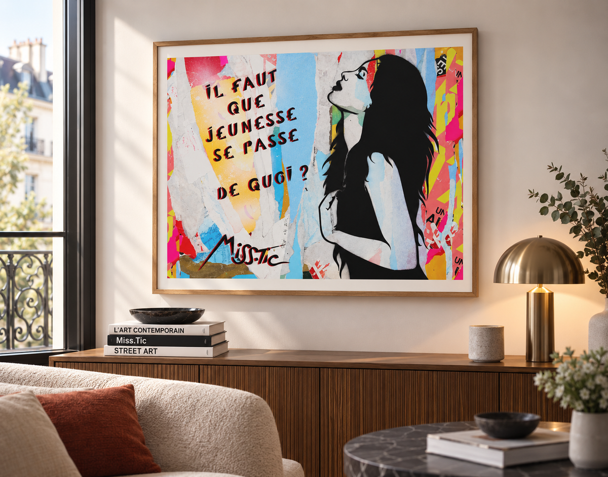 Edition d art Il faut que jeunesse se passe de MISS TIC dans un intérieur – 65 × 50 cm