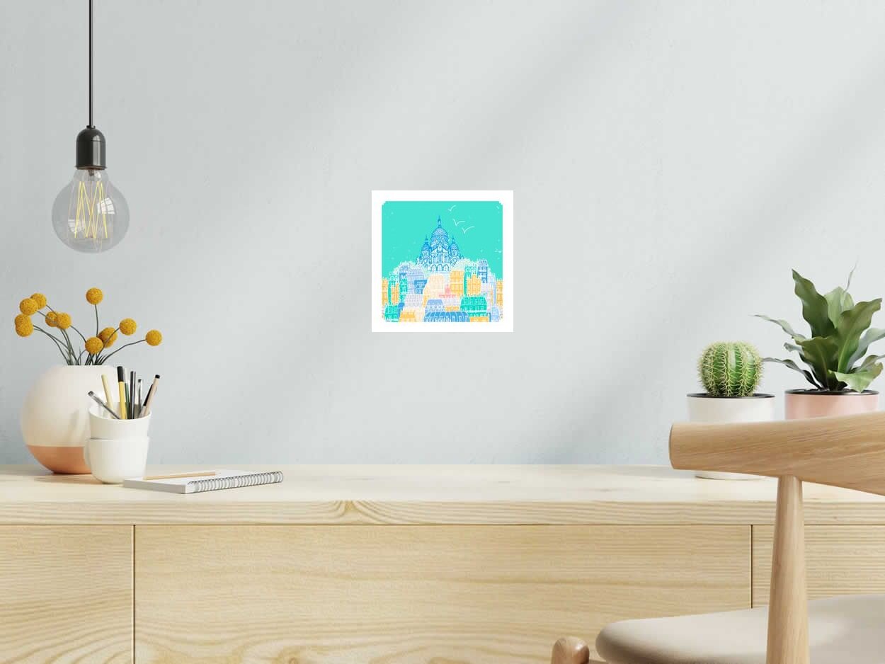Estampe Dans les rues de Montmartre de JULIE ZEITLINE dans un intérieur – 20 × 20 cm
