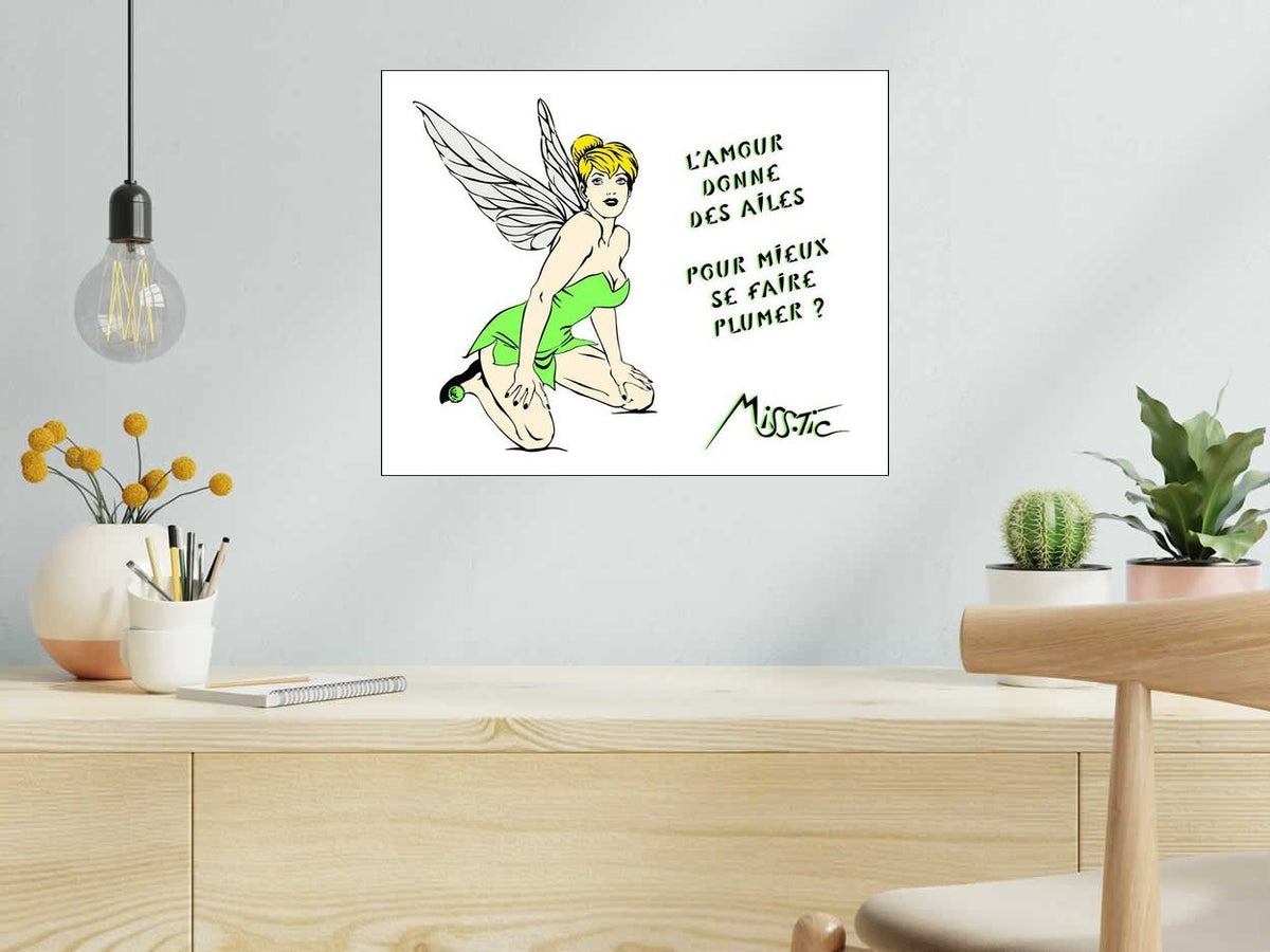 Estampe LA FEE CLOCHETTE de MISS TIC dans un intérieur – 50 × 40 cm