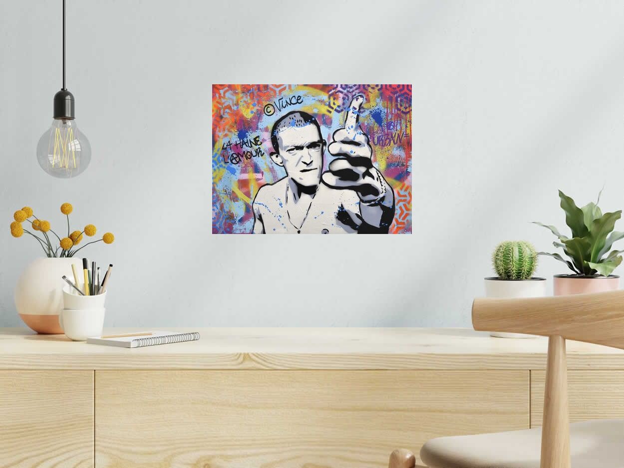 Estampe VINCE de SARA CHELOU dans un intérieur – 40 × 30 cm